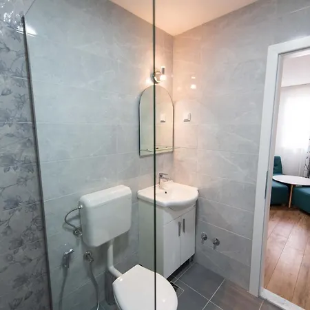 Garden Club Apartment *