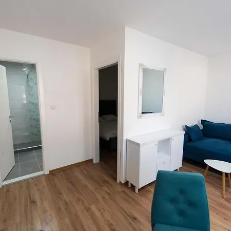 Garden Club Apartment