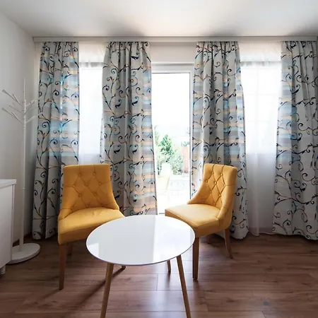 Garden Club Apartment *