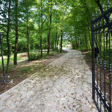 Garden Club Apartment
